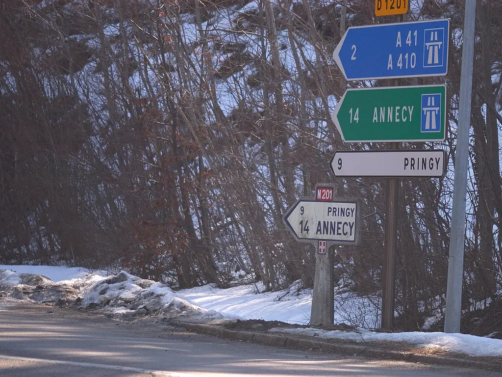 Fleche sur pied Michelin de 1951 - Allonzier la Caille, Haute Savoie (74) Rhône-Alpes, France - French Old Road Signs