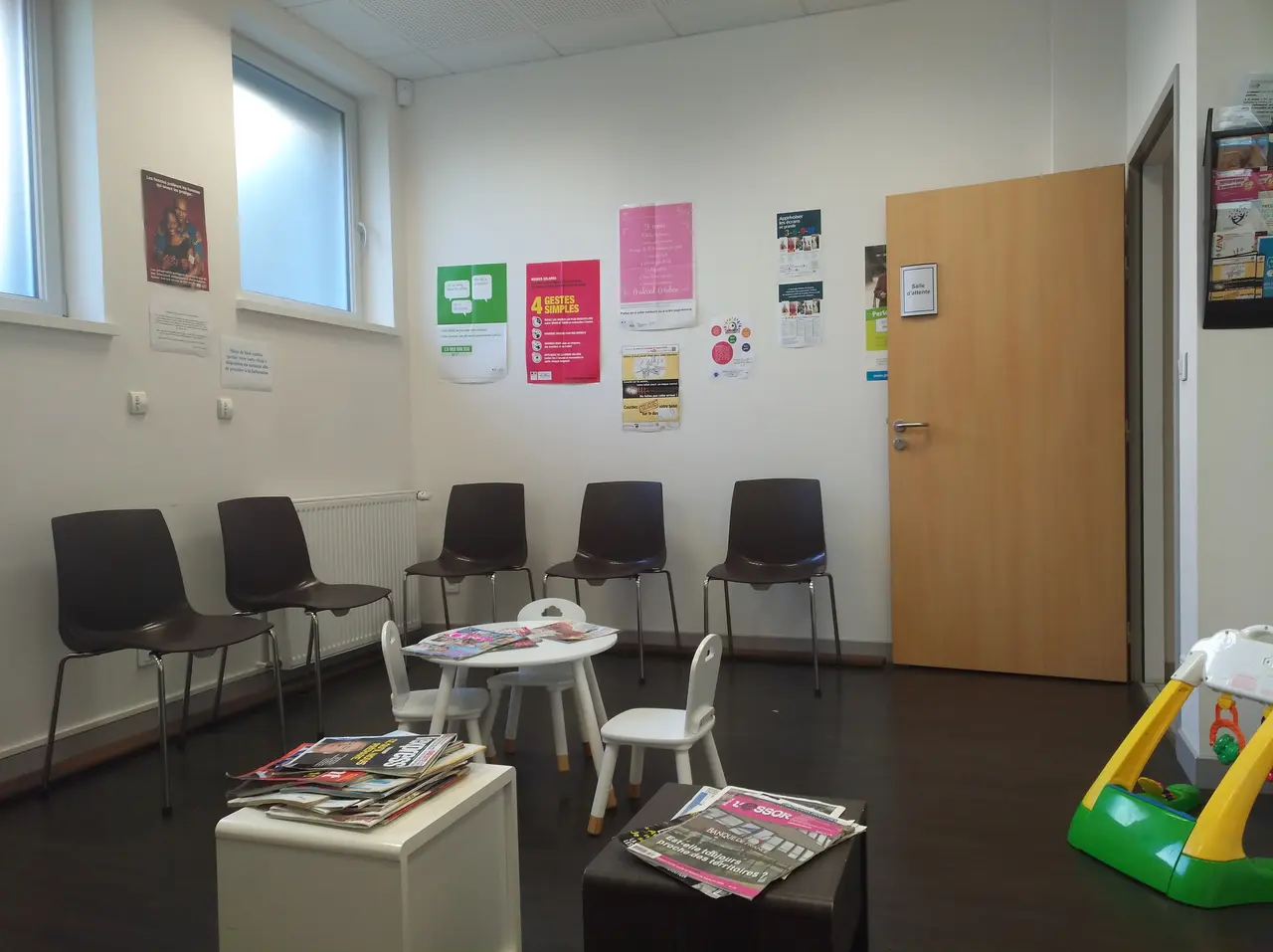 Amplepuis - Salle d'attente centre médical (août 2018)