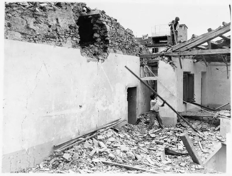 Dommages causés à Ancône par le bombardement.