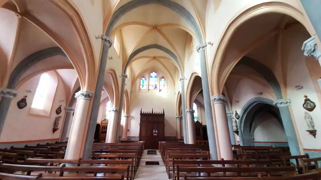 Eglise Aveizieux intérieur 1