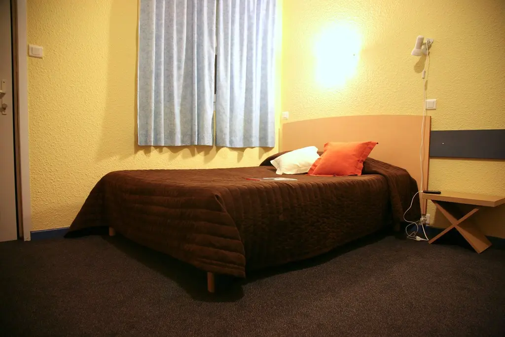 France, Auvergne, Avermes : Hotel première Classe. chambre 28