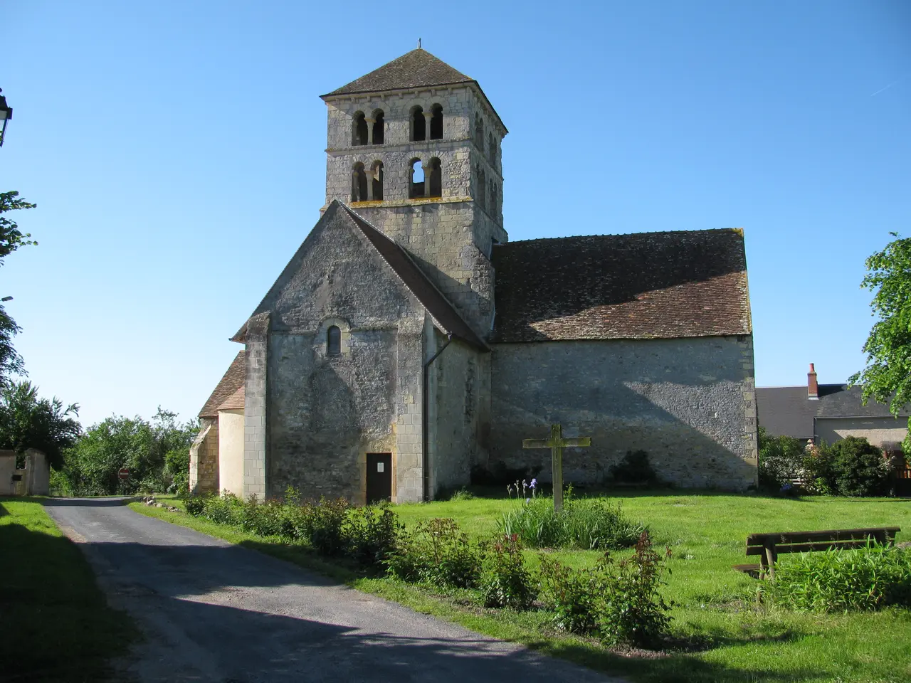 File:Eglise Saint Laurent de Béard (7).JPG