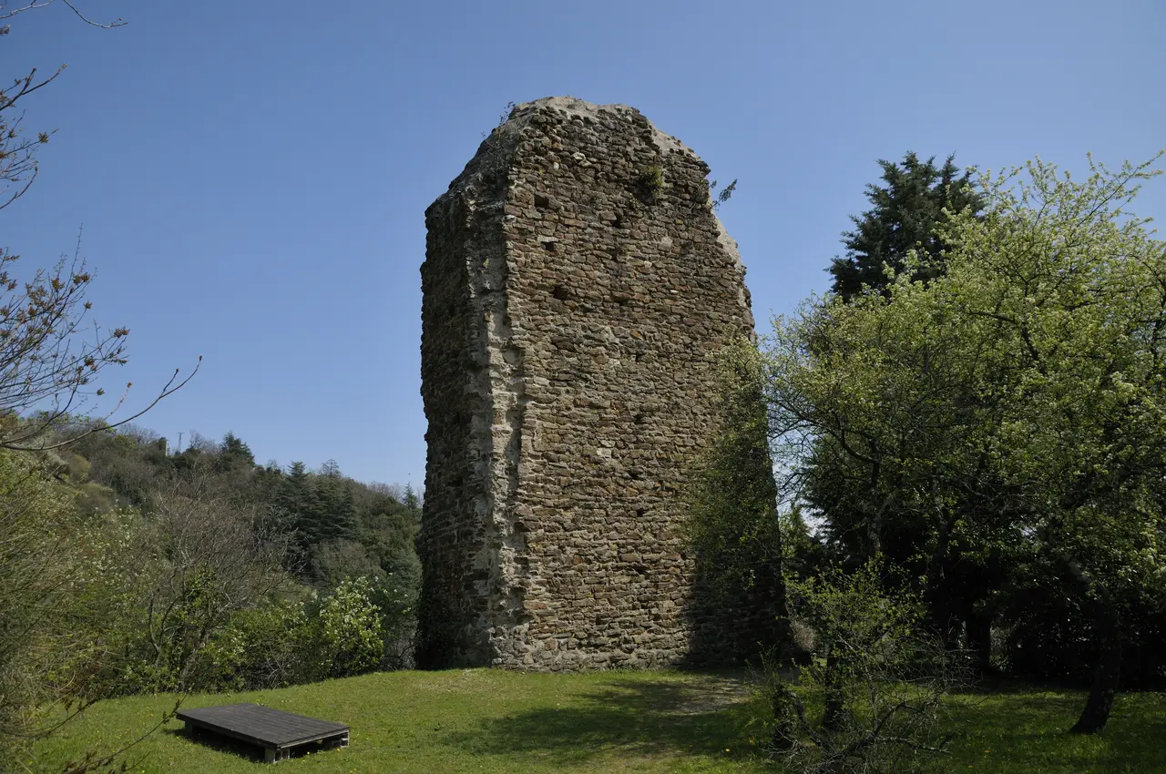 Reste de château de Beauchastel