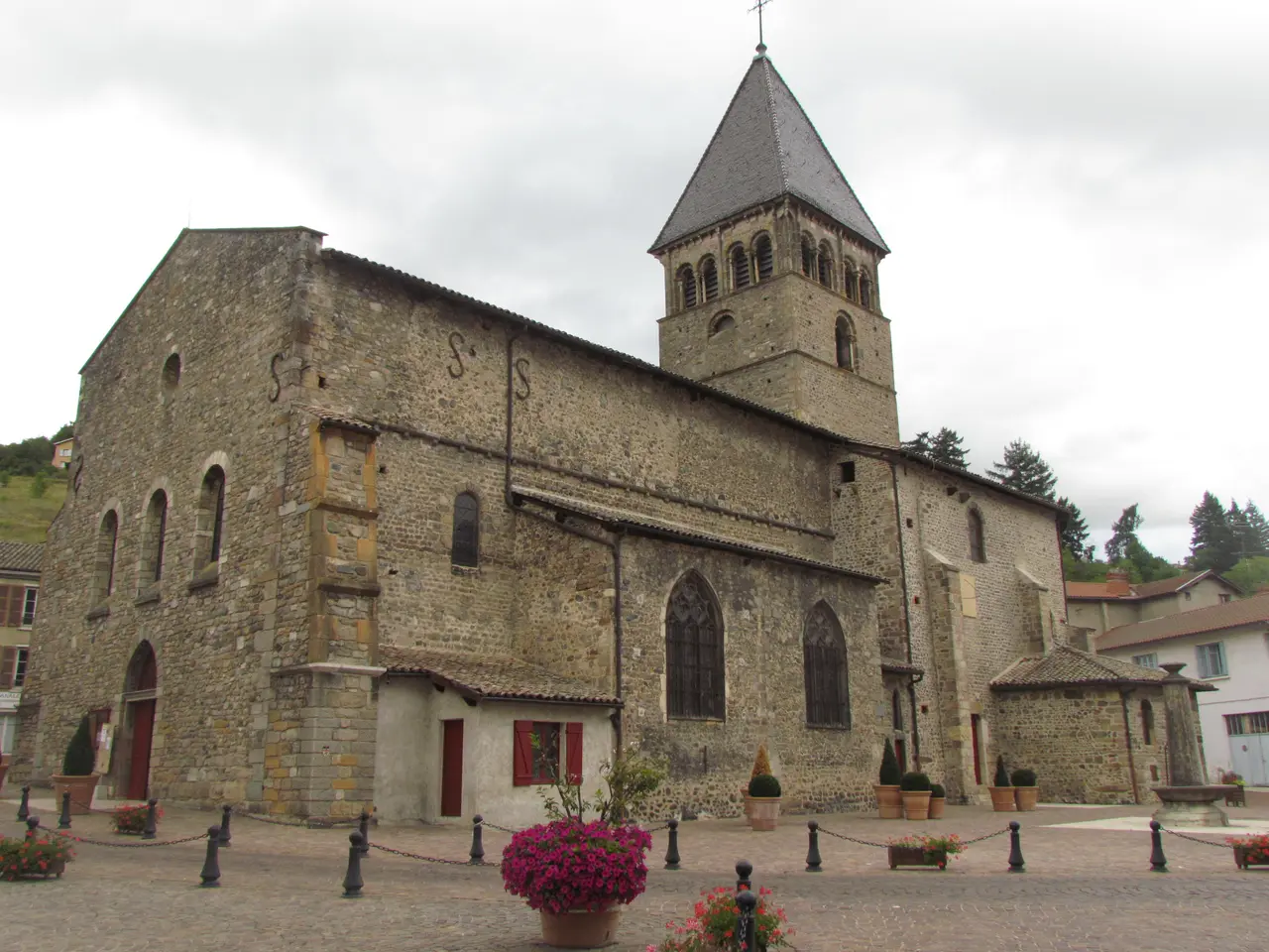 Beaujeu - Église Saint-Nicolas
