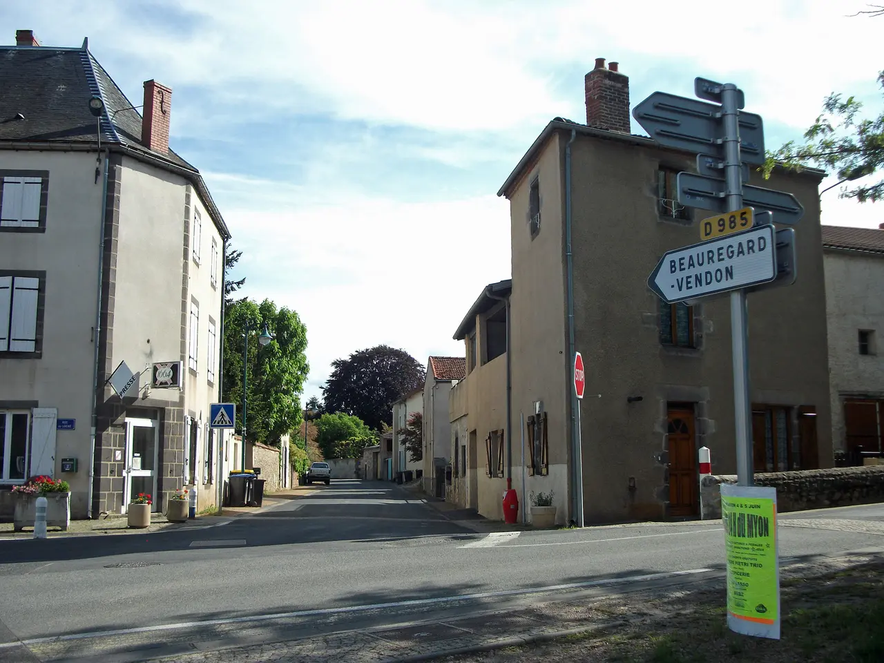 D 985 vers Beauregard-Vendon (Saint-Myon) 2016-05-24