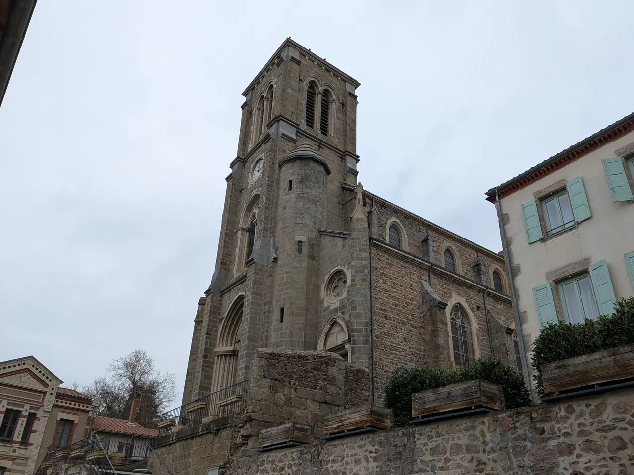 Bellegarde-en-Forez - Église - Vue depuis le sud (déc 2025)