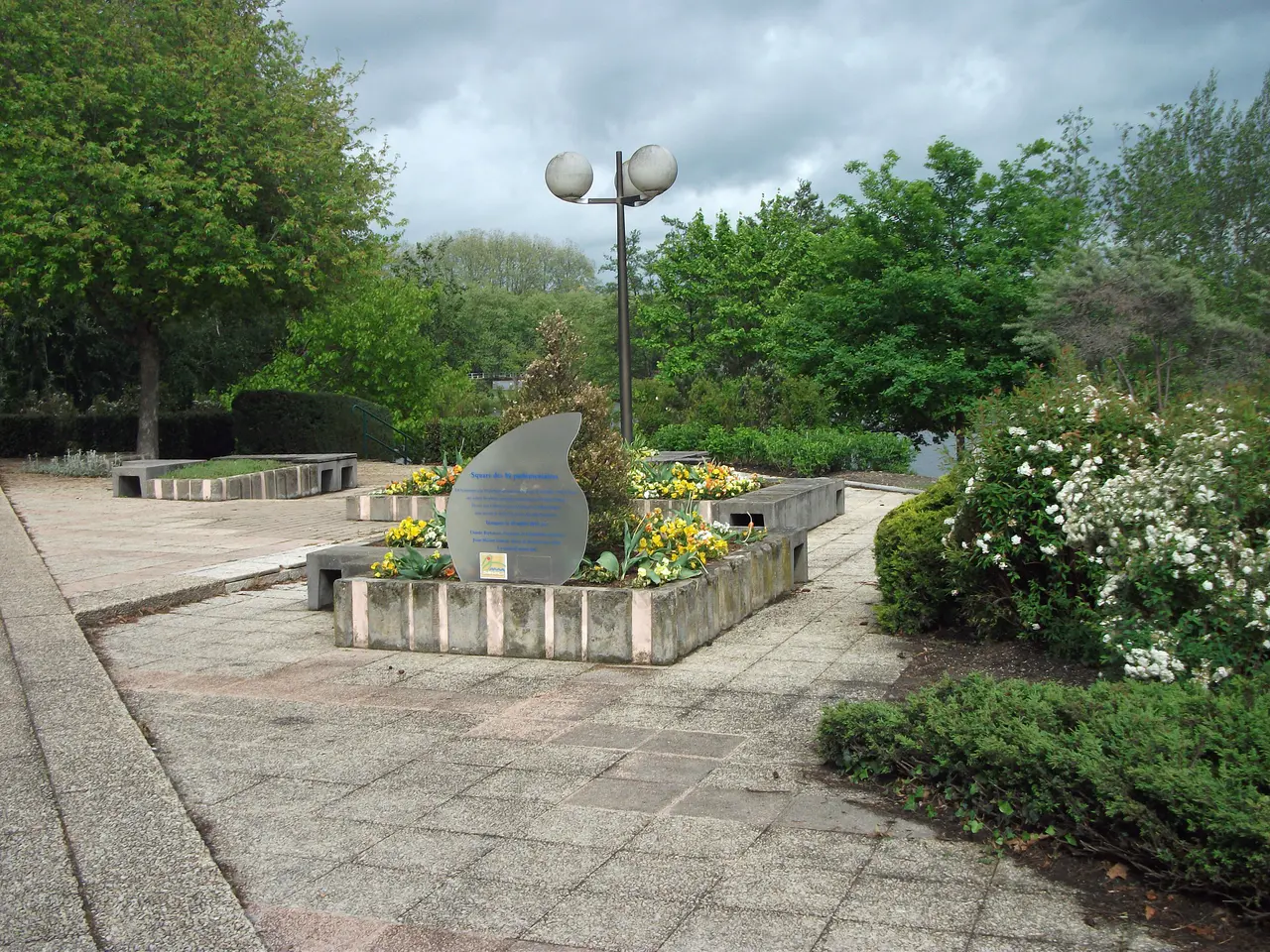 Bellerive-sur-Allier - Square des 80 Parlementaires 2014-05-02