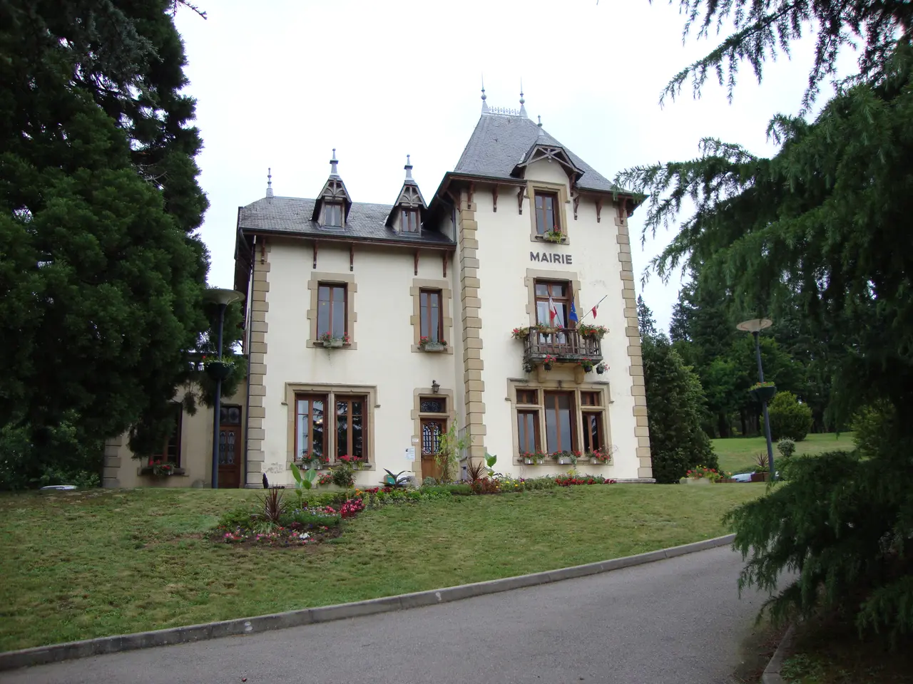 File:Belmont-de-la-Loire (Loire, Fr) mairie.JPG