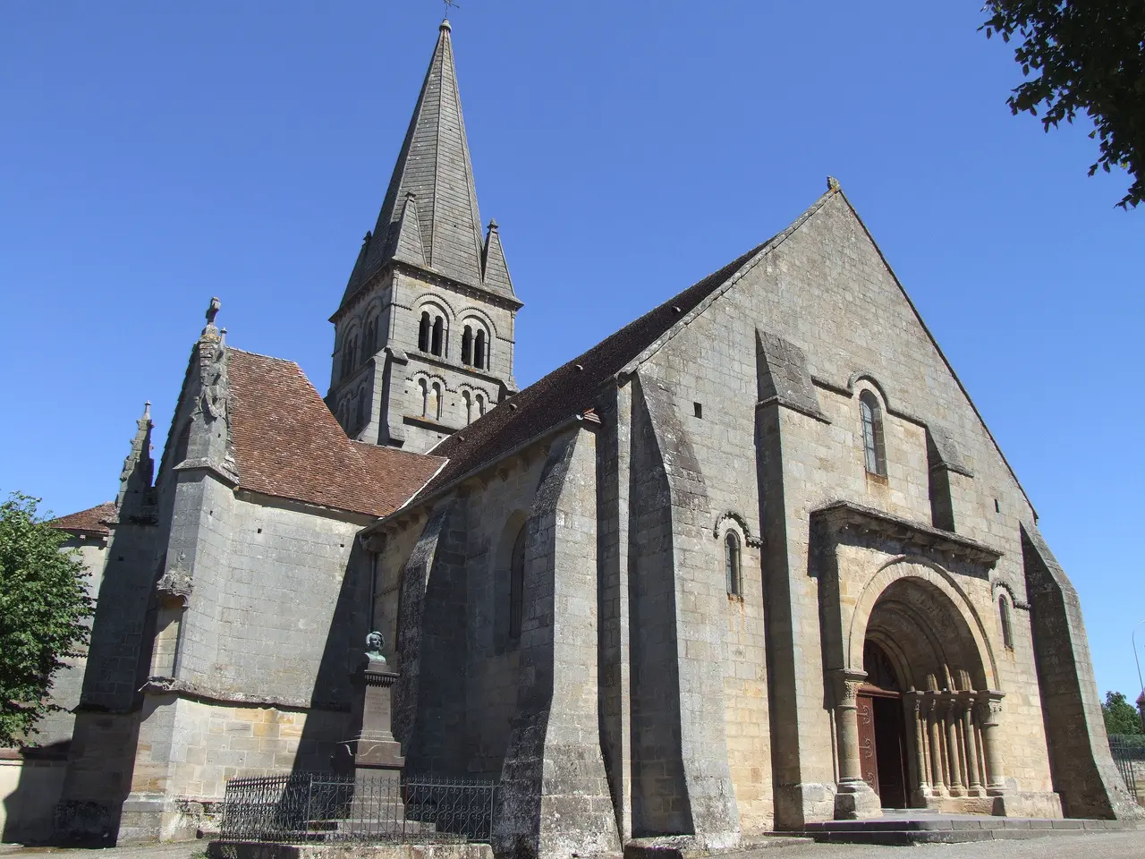 BOURBON-L'ARCHAMBAULT - EGLISE SAINT-GEORGES -1