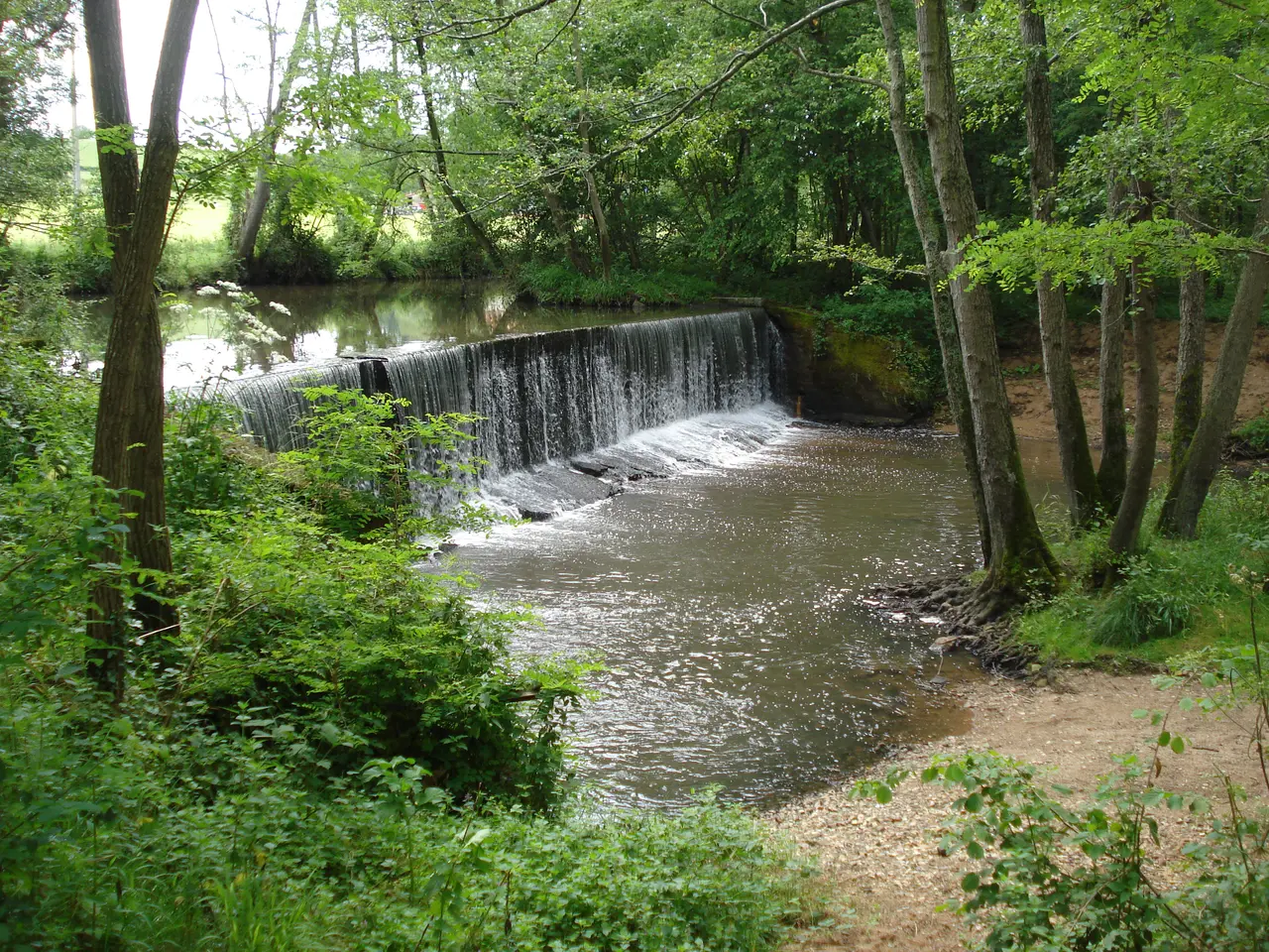 File:La Teysonne à Teysonne (Briennon), barrage.JPG