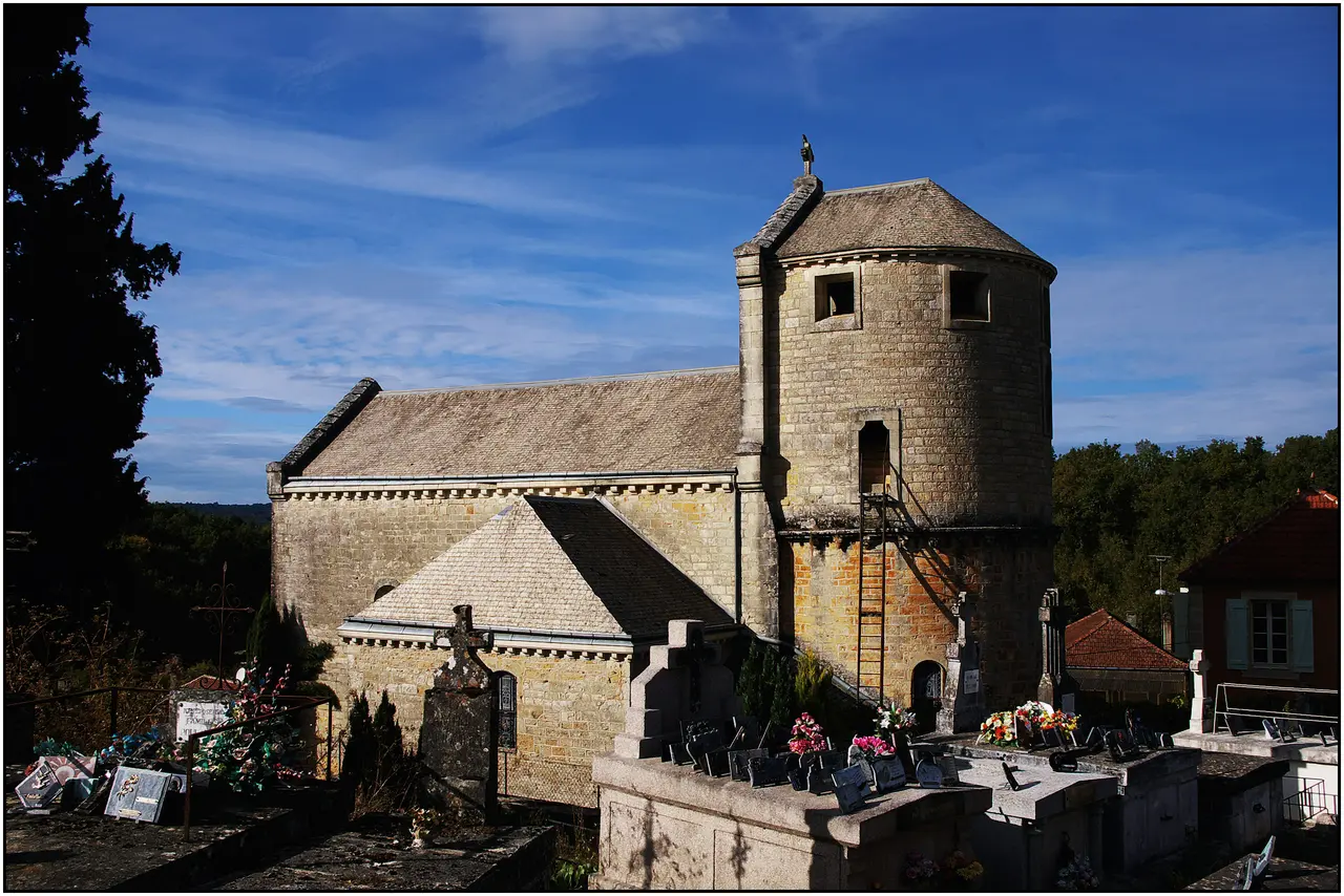 CASSAGNES (Lot) - Cimetière et église Saint-Julien-de-Brioude