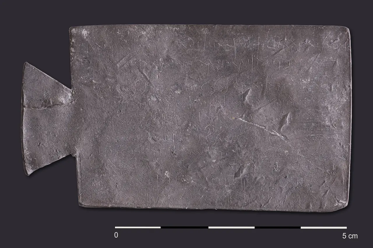 <div class='fn'> <div style='font-weight:bold;display:inline-block;'><div style='display:inline-block' dir='ltr' lang='en'><i>Chamalières Tablet</i></div></div><div style='display: none;'>label QS:Lfr,'tablette de Chamalières'</div> <div style='display: none;'>label QS:Len,'Chamalières Tablet'</div> <div style='display: none;'>label QS:Lpl,'Tabliczka z Chamalières'</div> <div style='display: none;'>label QS:Les,'Plomo de Chamalières'</div> <div style='display: none;'>label QS:Lro,'Plombul de la Chamalières'</div></div>