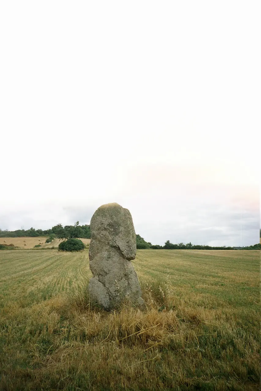 Menhir dit Pierre Fichade à Champeix