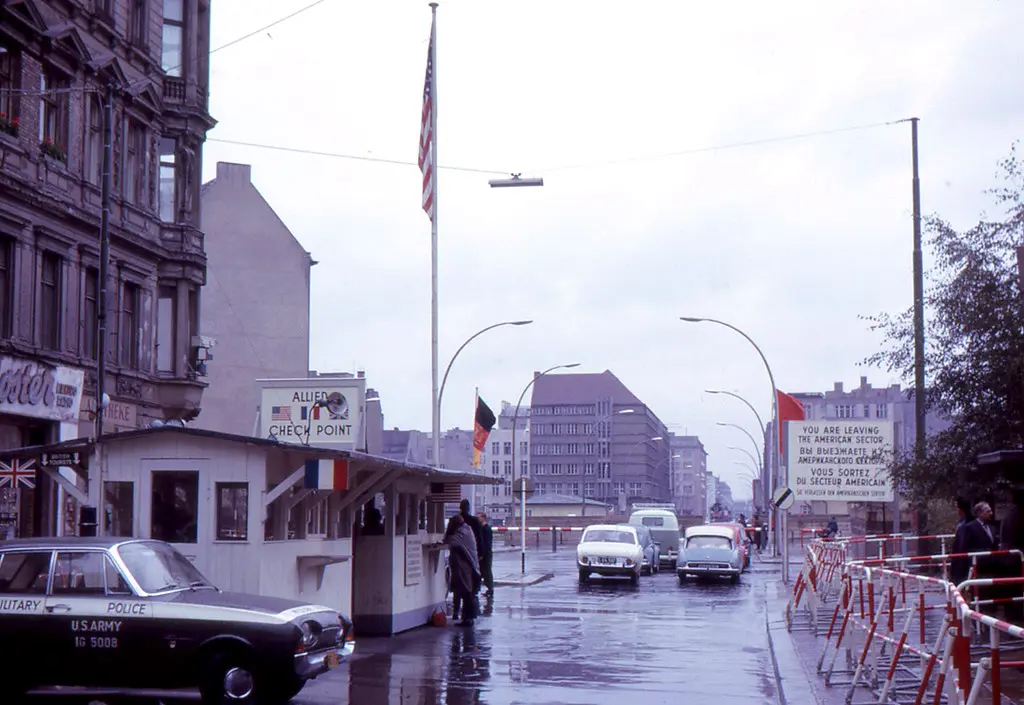 Berlin - Checkpoint Charlie (1963)
