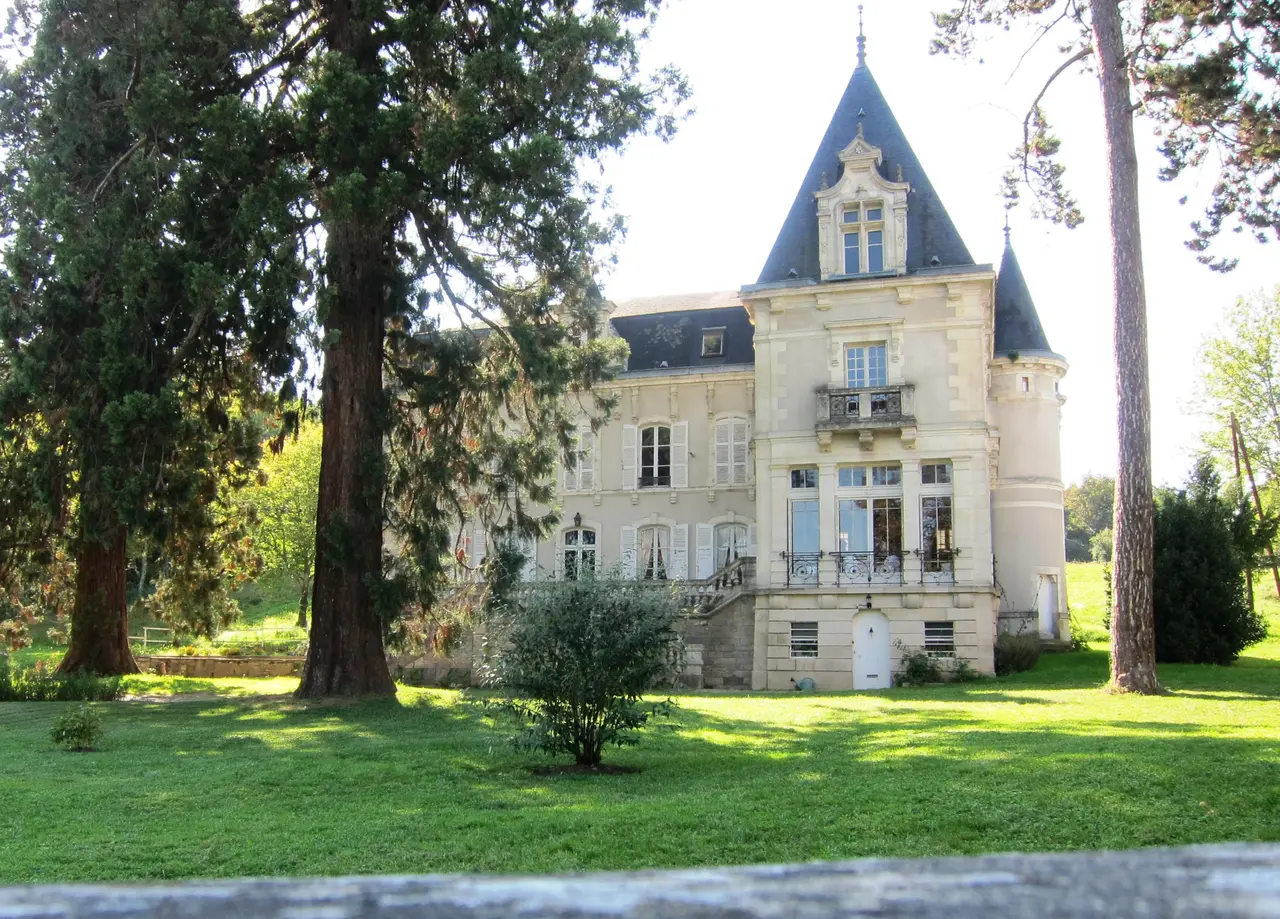 Country House (AKA Château Gaillard) with French Renaissance Architectural features - panoramio