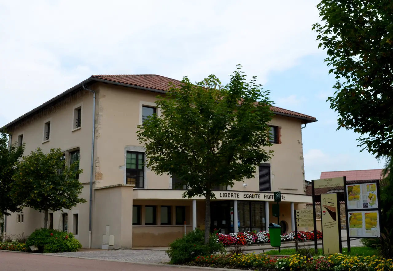 File:Mairie de Château-Gaillard (Ain).JPG