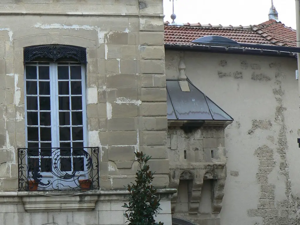 Place aux Herbes - Machicoulis de l'hôtel de Clérieux