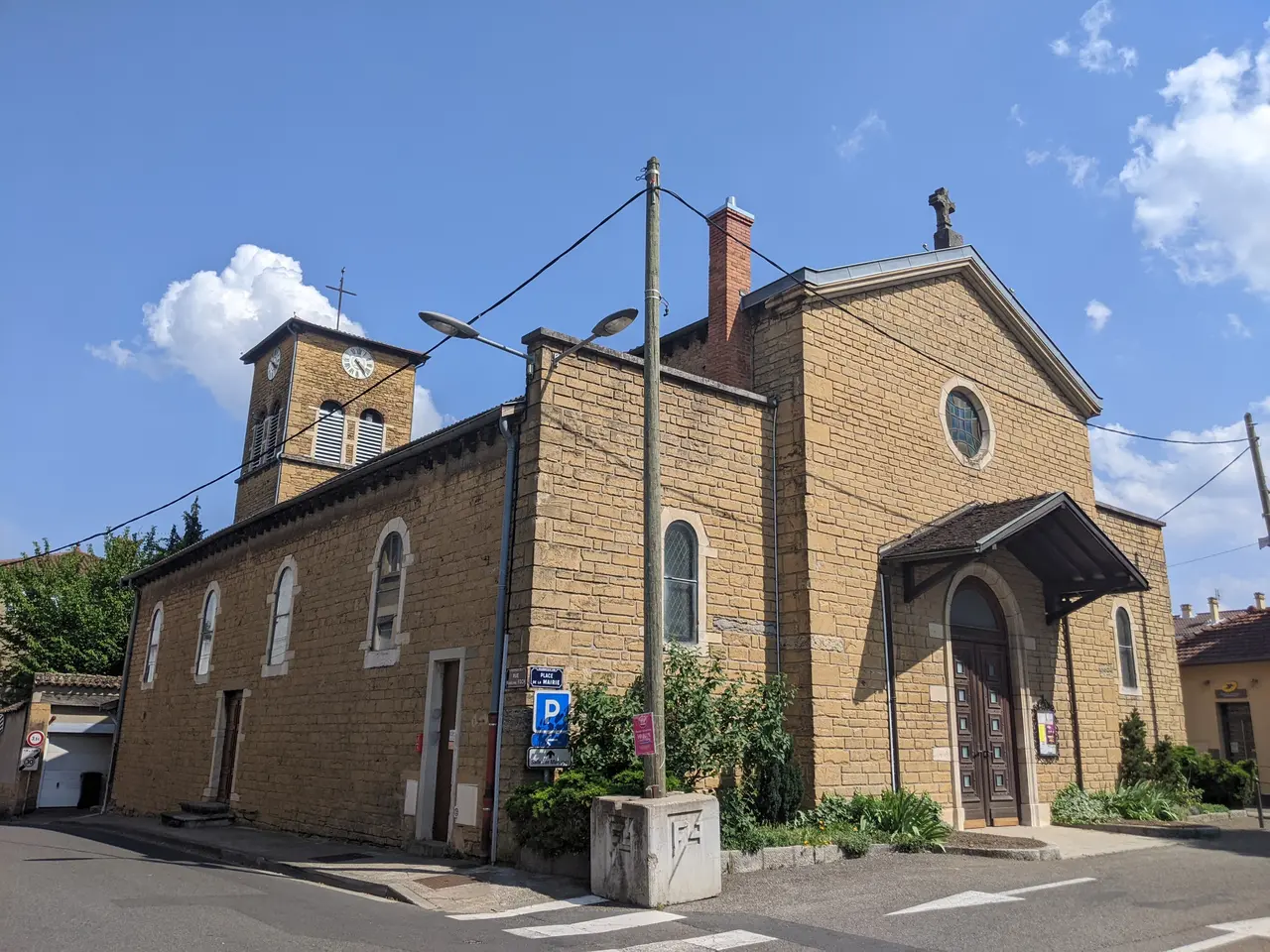 Collonges-au-Mont-d'Or - Église Saint-Nizier, vue côté nord (juin 2023)