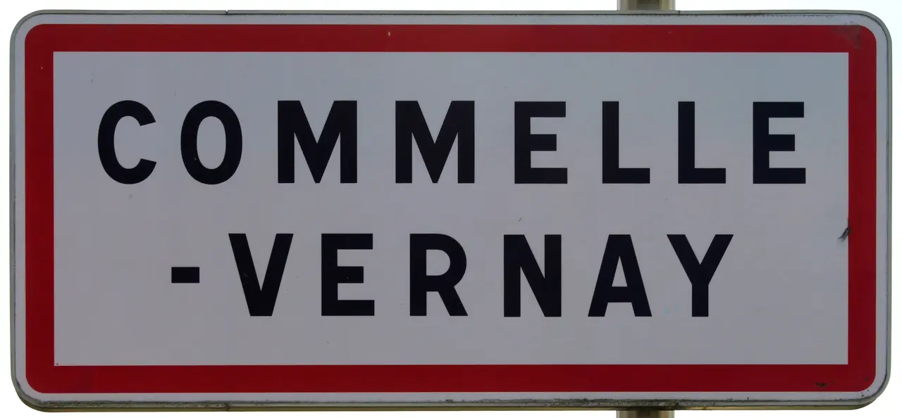 Panneau entrée Commelle Vernay 1