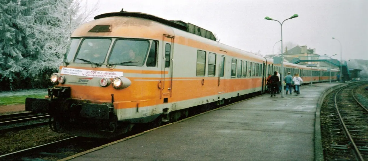 File:Dernier turbotrain Commentry 111204.jpg