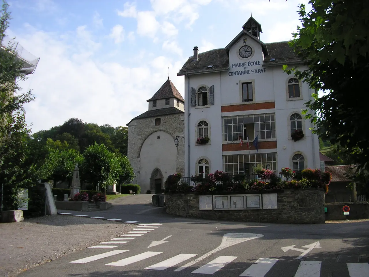 Contamine-sur-Arve mayor’s office and church