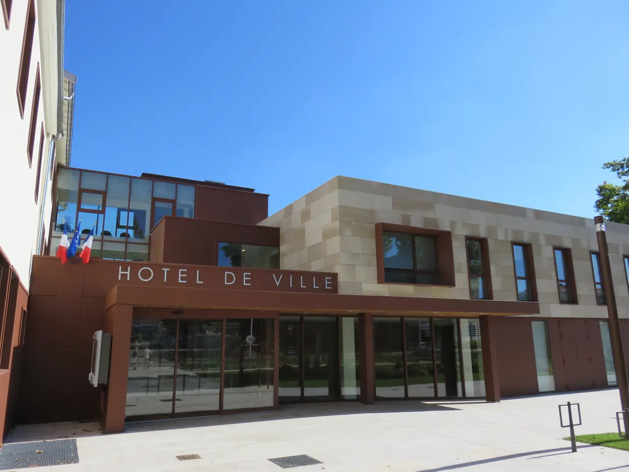 Corbas - Hôtel de ville (août 2018)