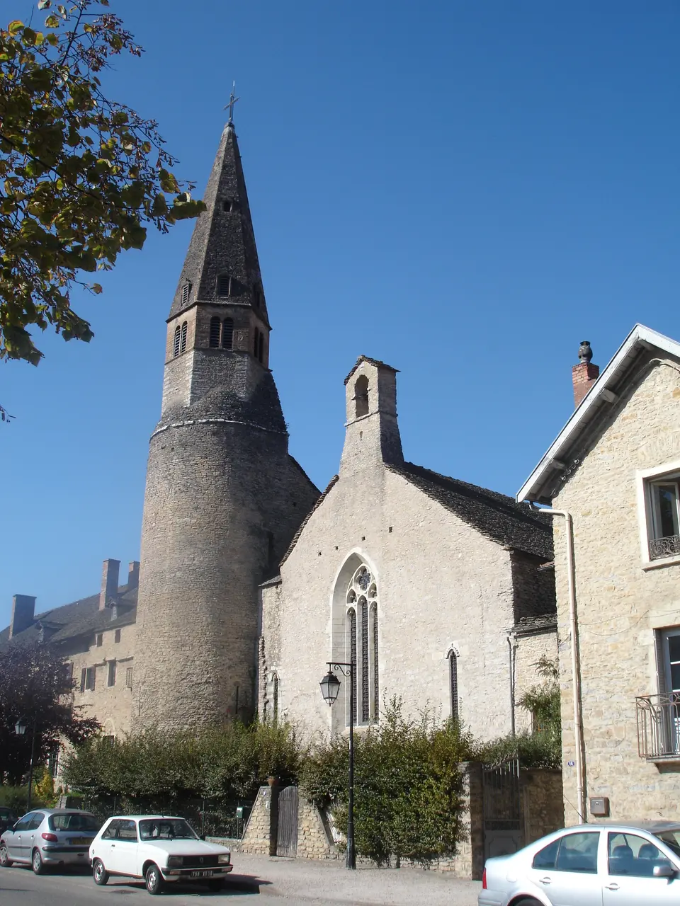 Crémieu Eglise fortifiée
