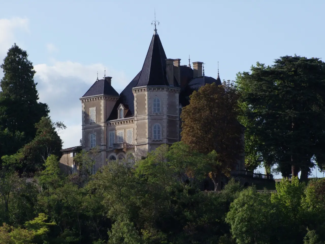 Châtau de Malval à Denicé, France - panoramio - Andrzej Harassek