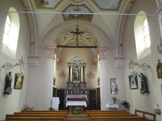 Intérieur eglise domancy