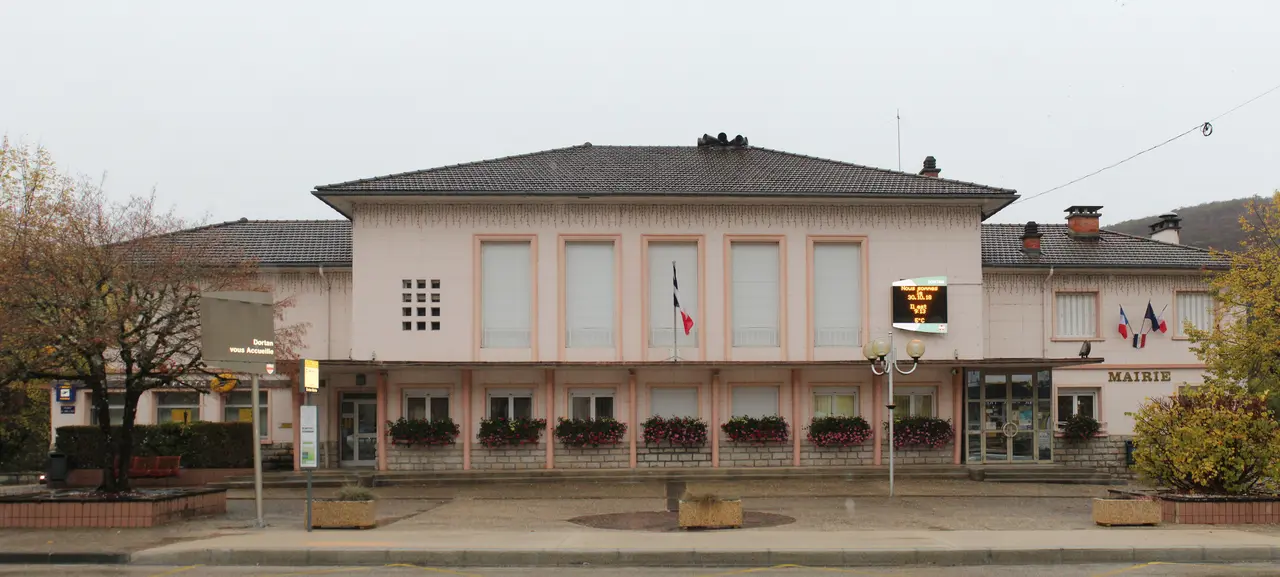 File:Mairie Dortan 1.jpg