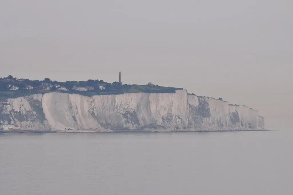 Apparition à l'aube, les falaises de Douvres, Kent, Angleterre.