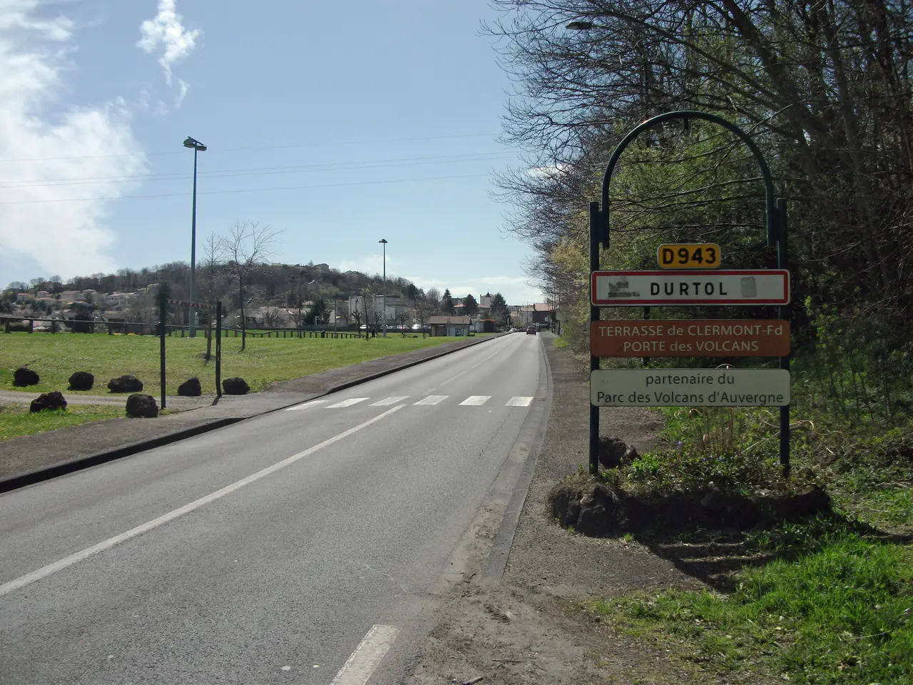 Entrée Durtol par D 943 depuis Volvic 2015-04-10