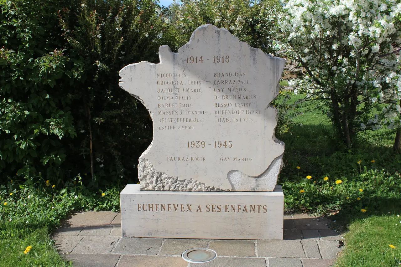 Monument morts Échenevex 3
