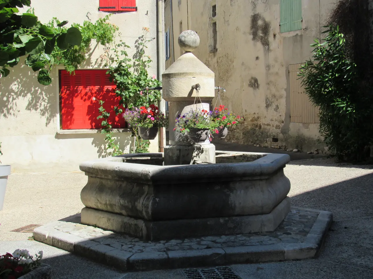 Espeluche (fontaine)