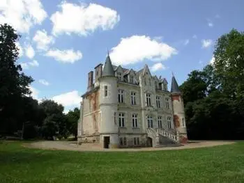 Le château du Cluzeau à Estivareilles