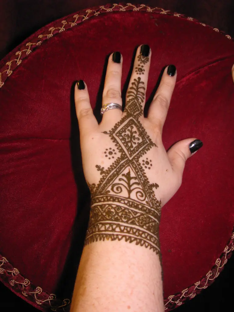 Fessi style Moroccan henna