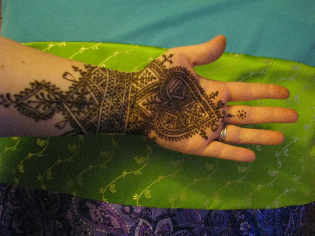 Fessi style Moroccan henna