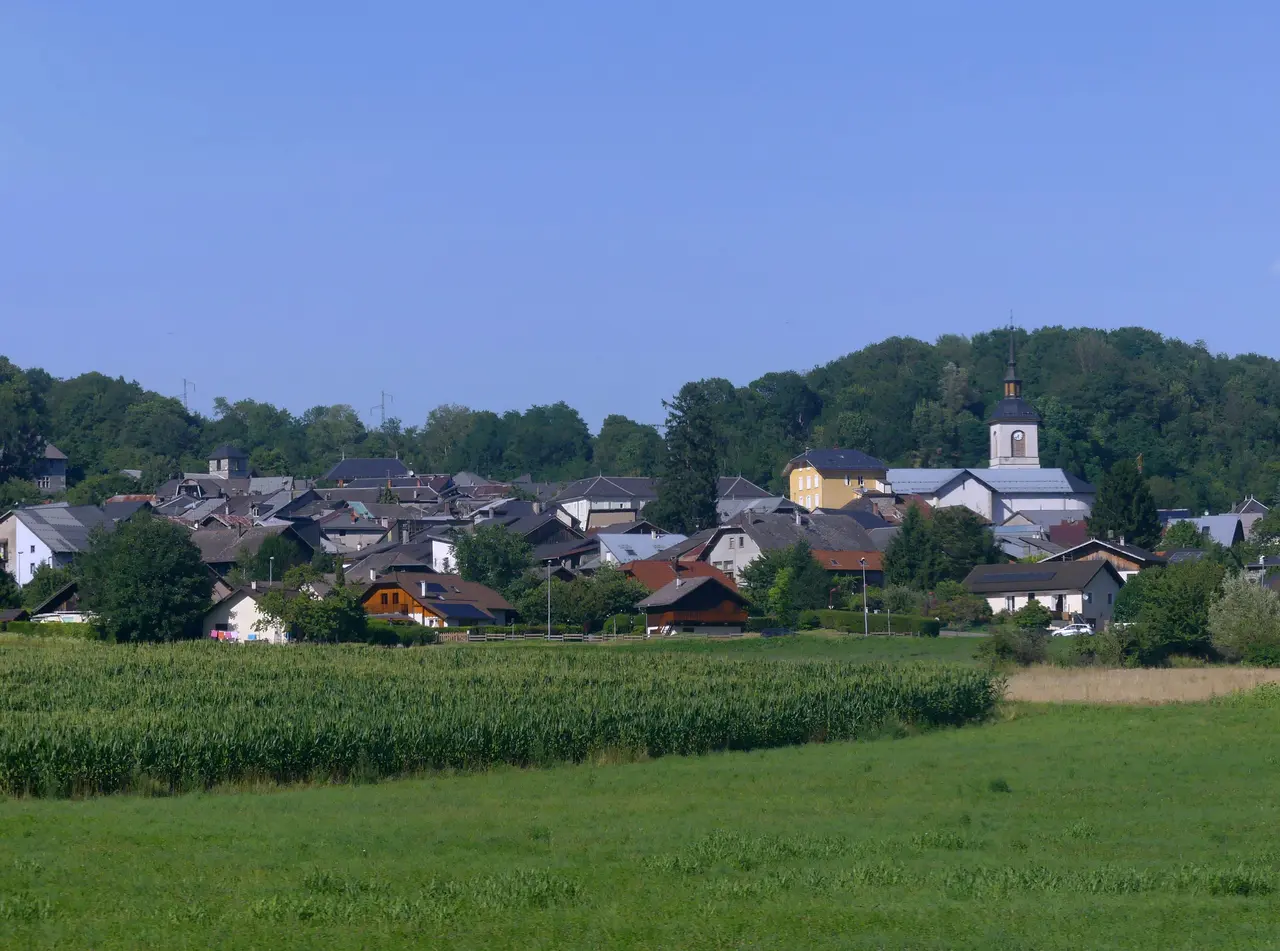 Grésy-sur-Isère en été en fin d'après-midi (juillet 2021)