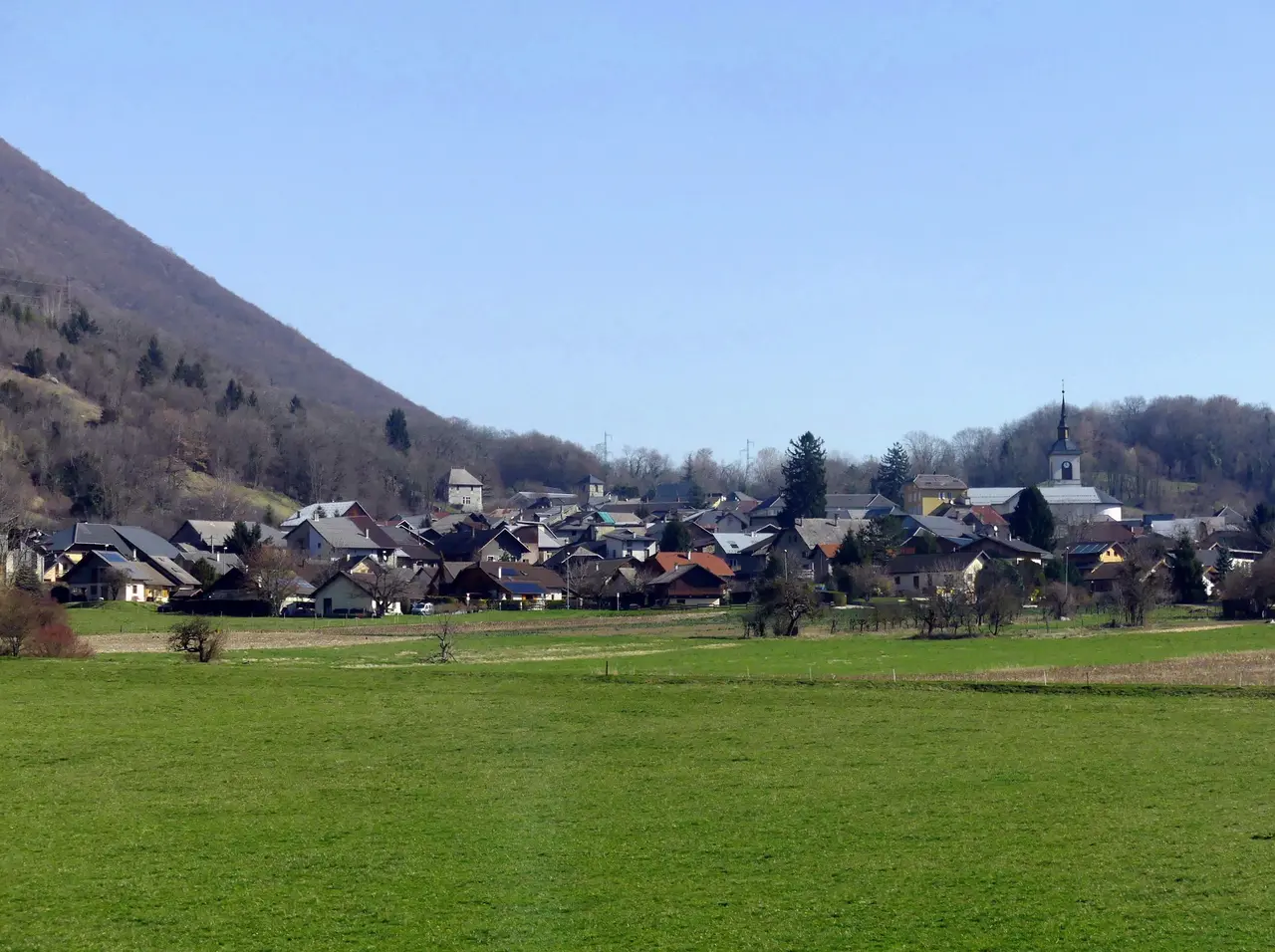Grésy-sur-Isère depuis la voie ferrée (2018)