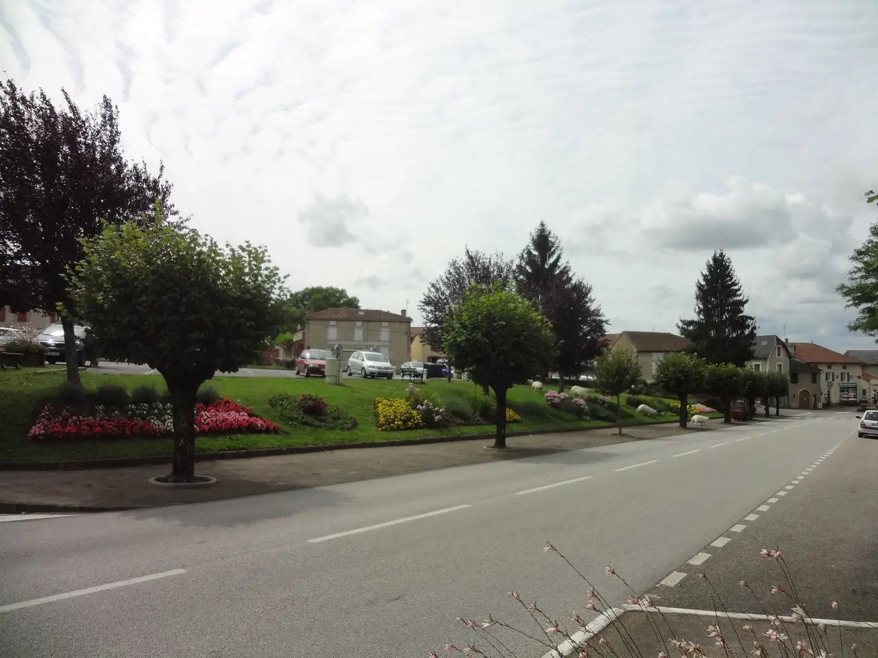 Mézières-sur-Issoire, place