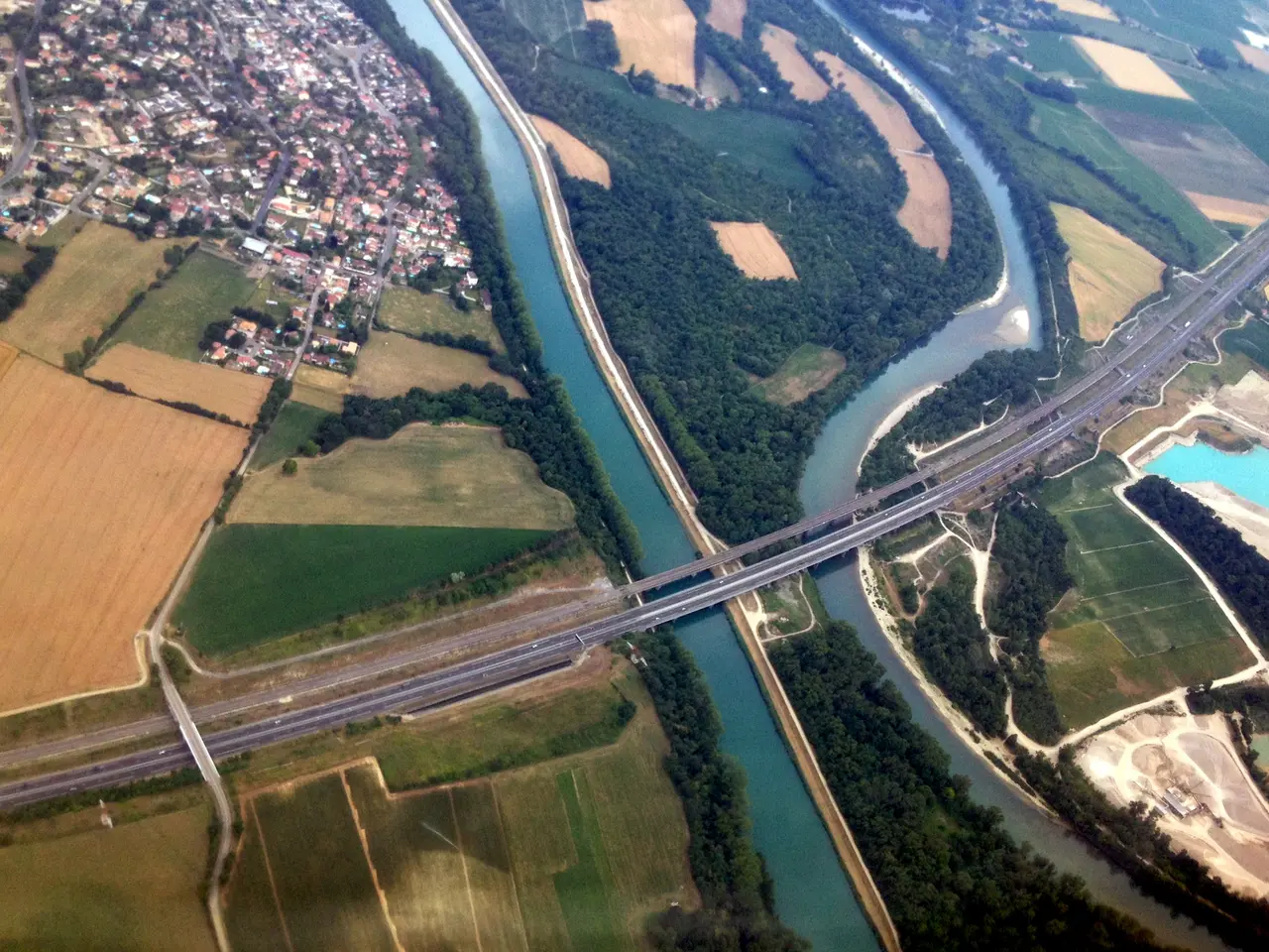 File:Aerial photograph Miribel-Jonage 2014 (2).JPG
