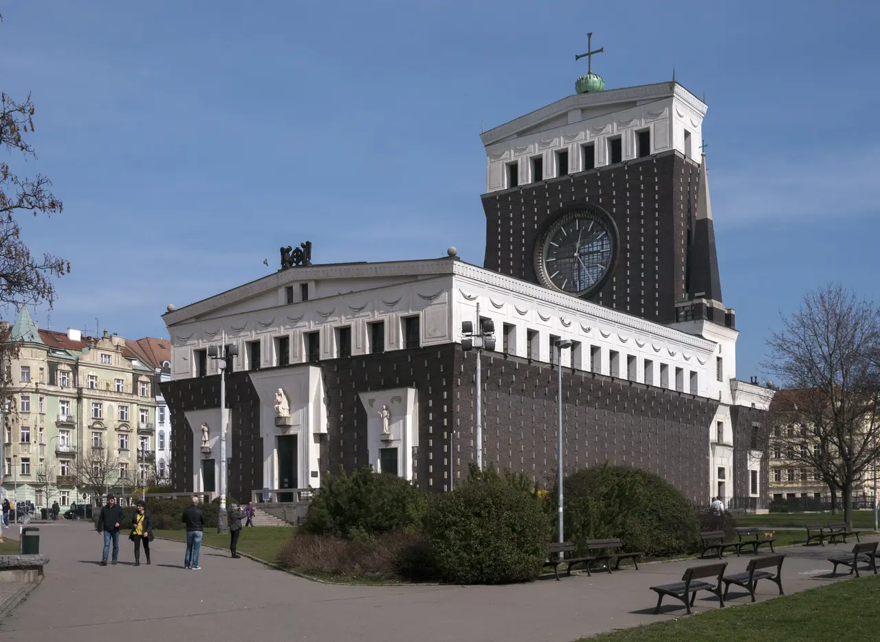 File:Prag Joze Plecnik Kirche.jpg