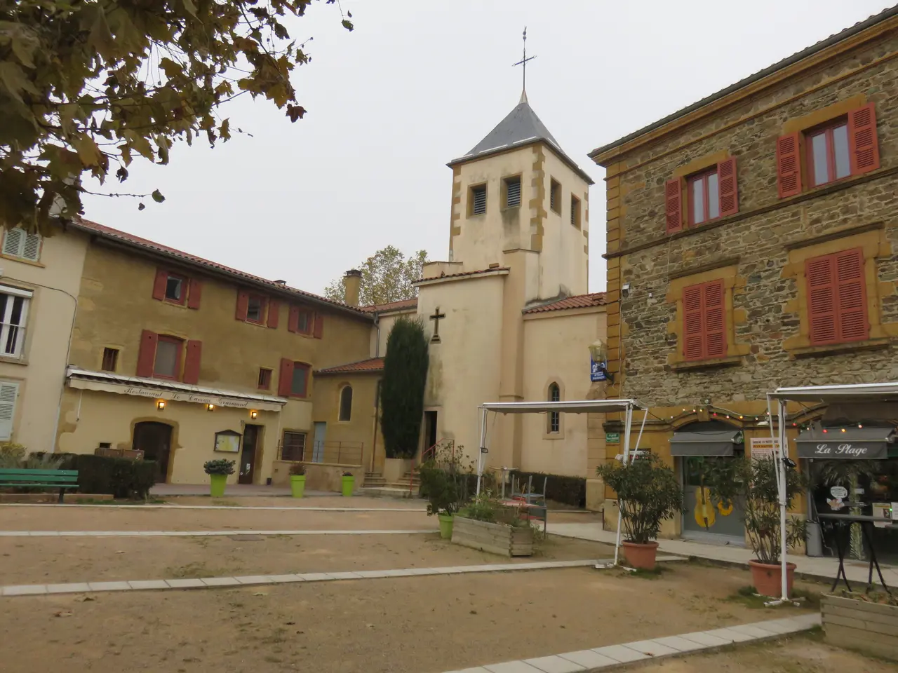 File:Fleurieux-sur-l'Arbresle - Place Benoit Dubost.jpg