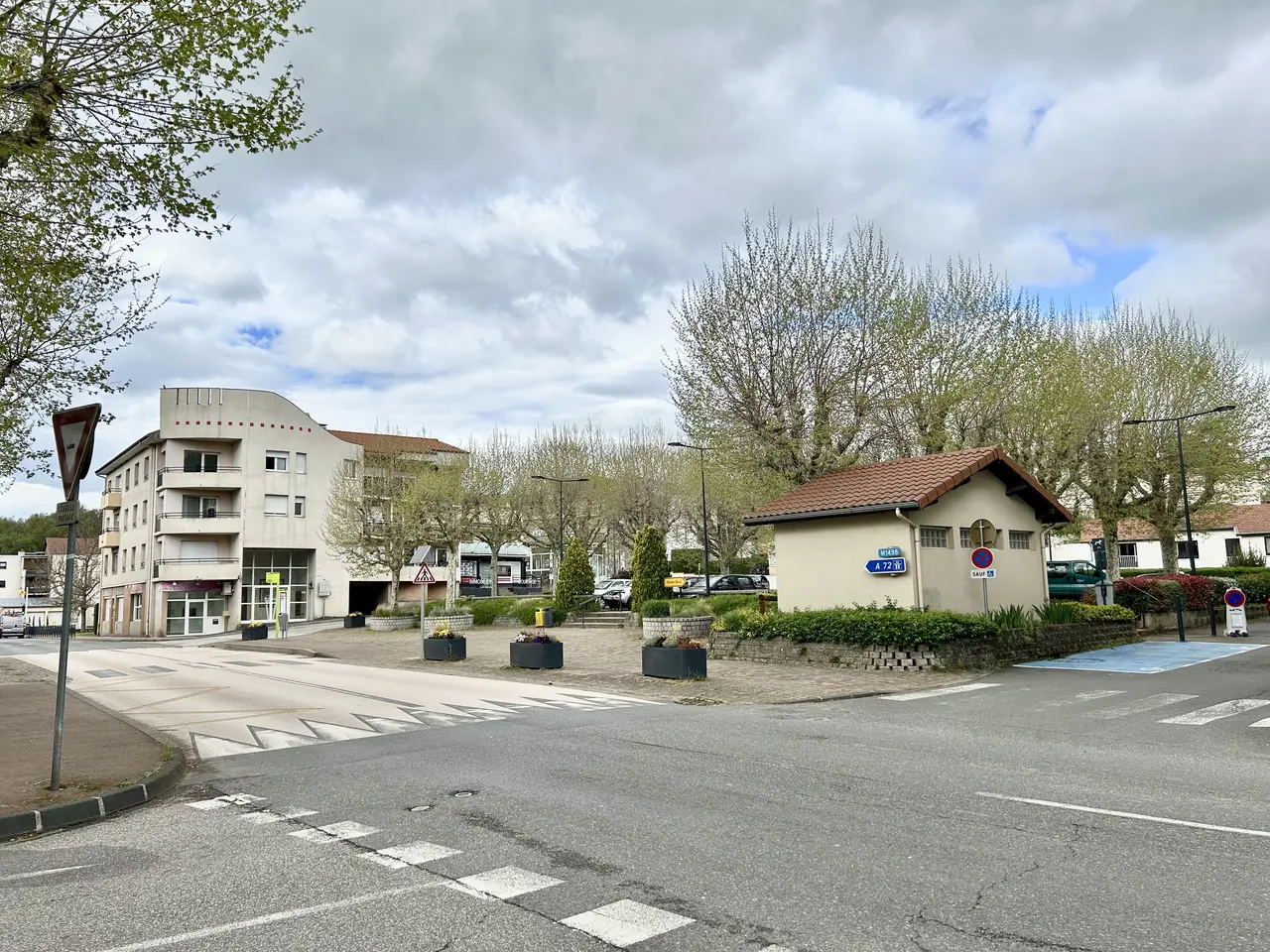 L'Étrat - place du Plâtre