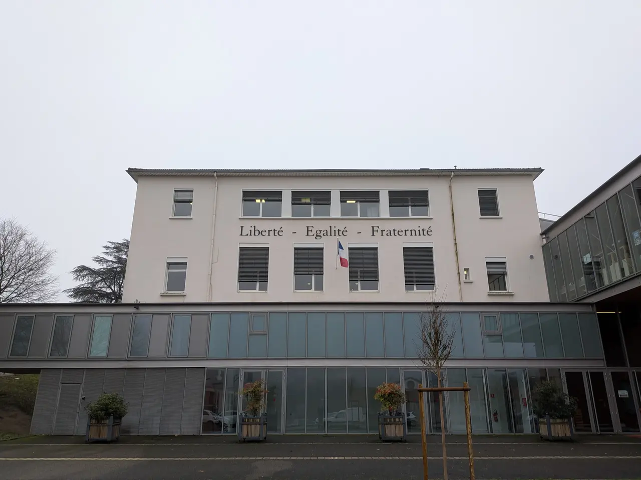 L'Horme - Mairie, depuis l'avenue Pasteur (déc 2025)