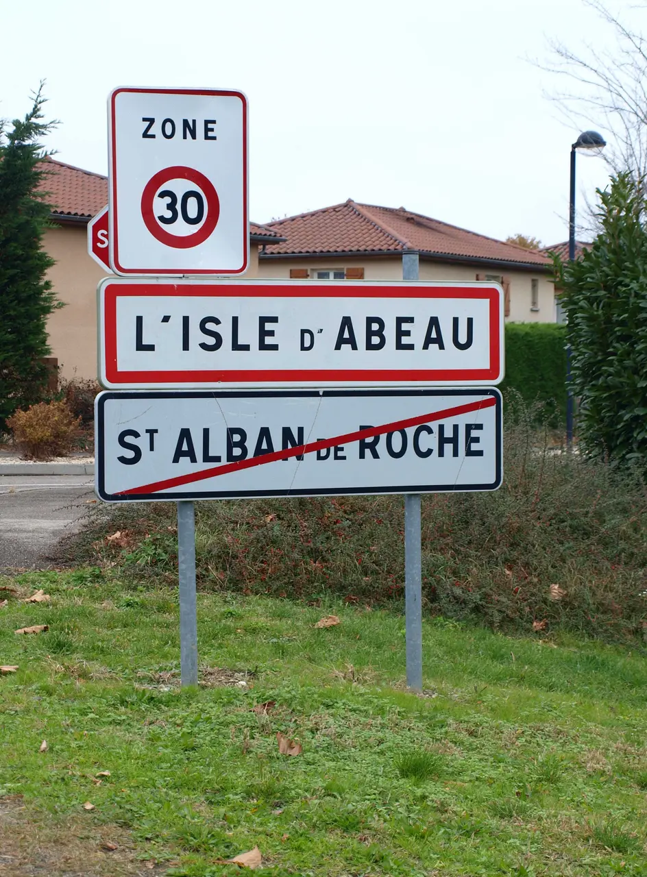 L'Isle-d'Abeau-Isère-panneau-01