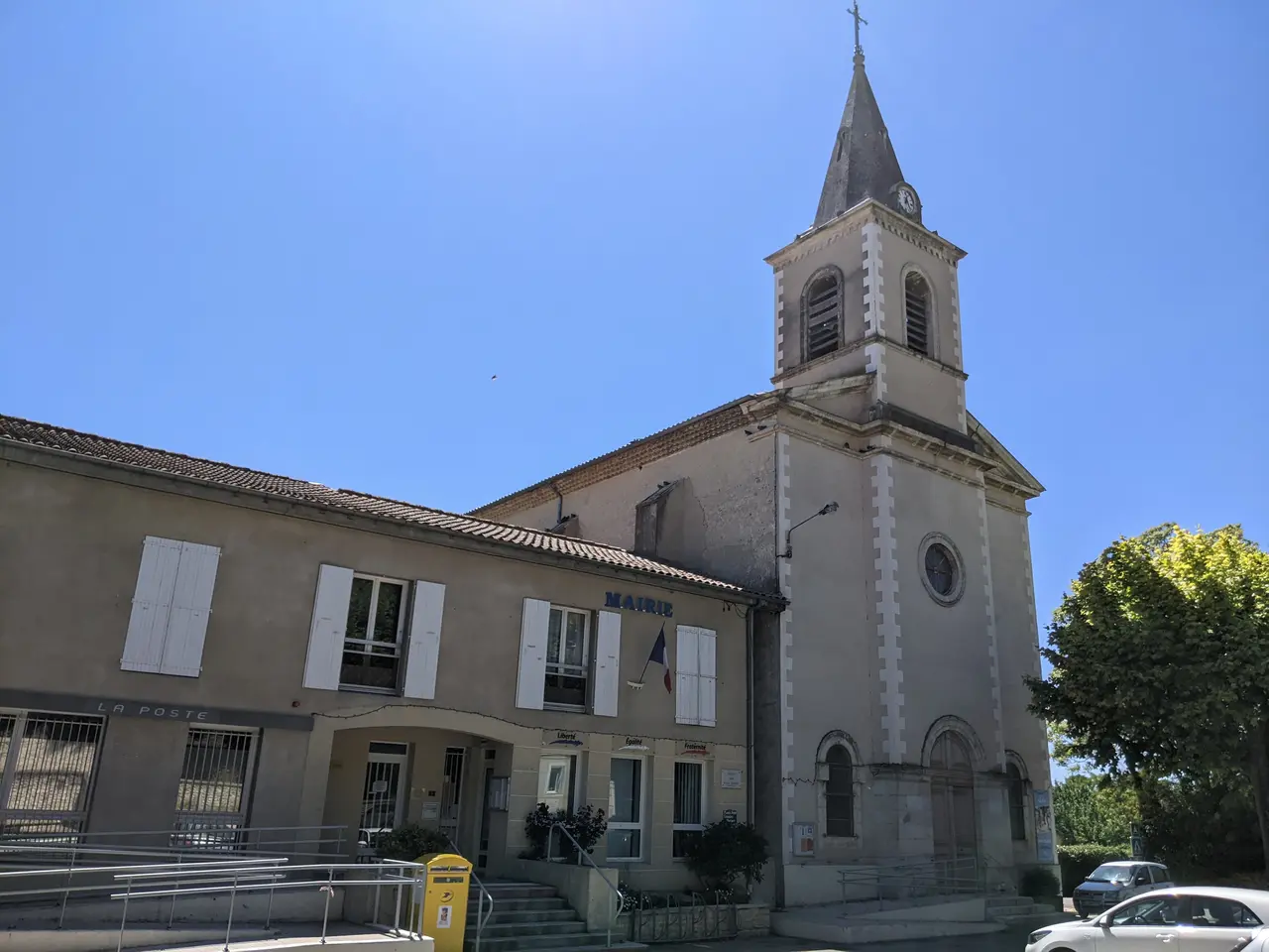La Bâtie-Rolland - Mairie et église (mai 2022)