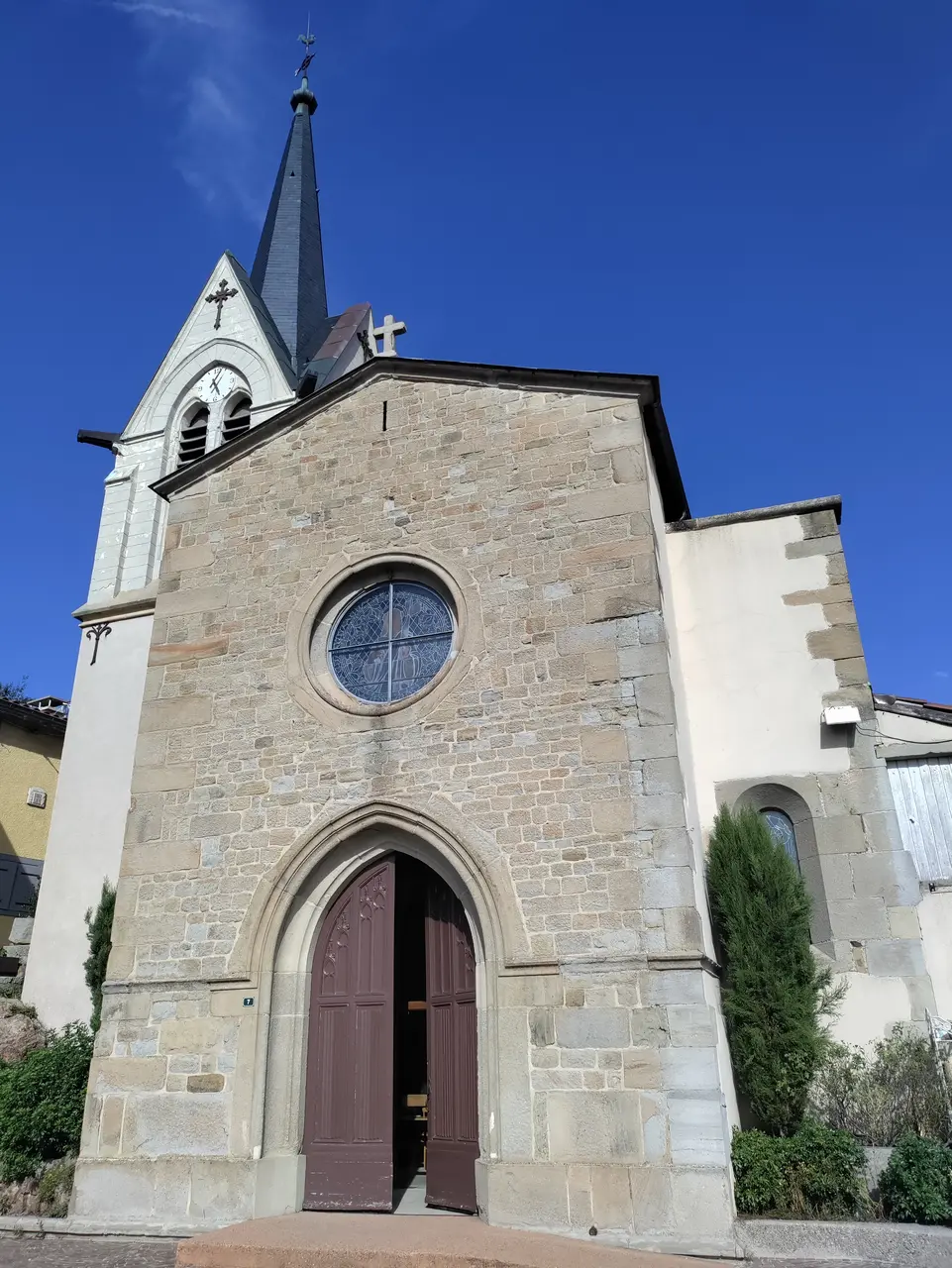 Façade de l'église de La Tour-en-Jarez
