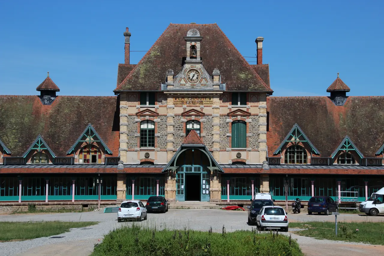File:Hôpital de la Charité à Lavault-Sainte-Anne en juillet 2014 - 04.jpg