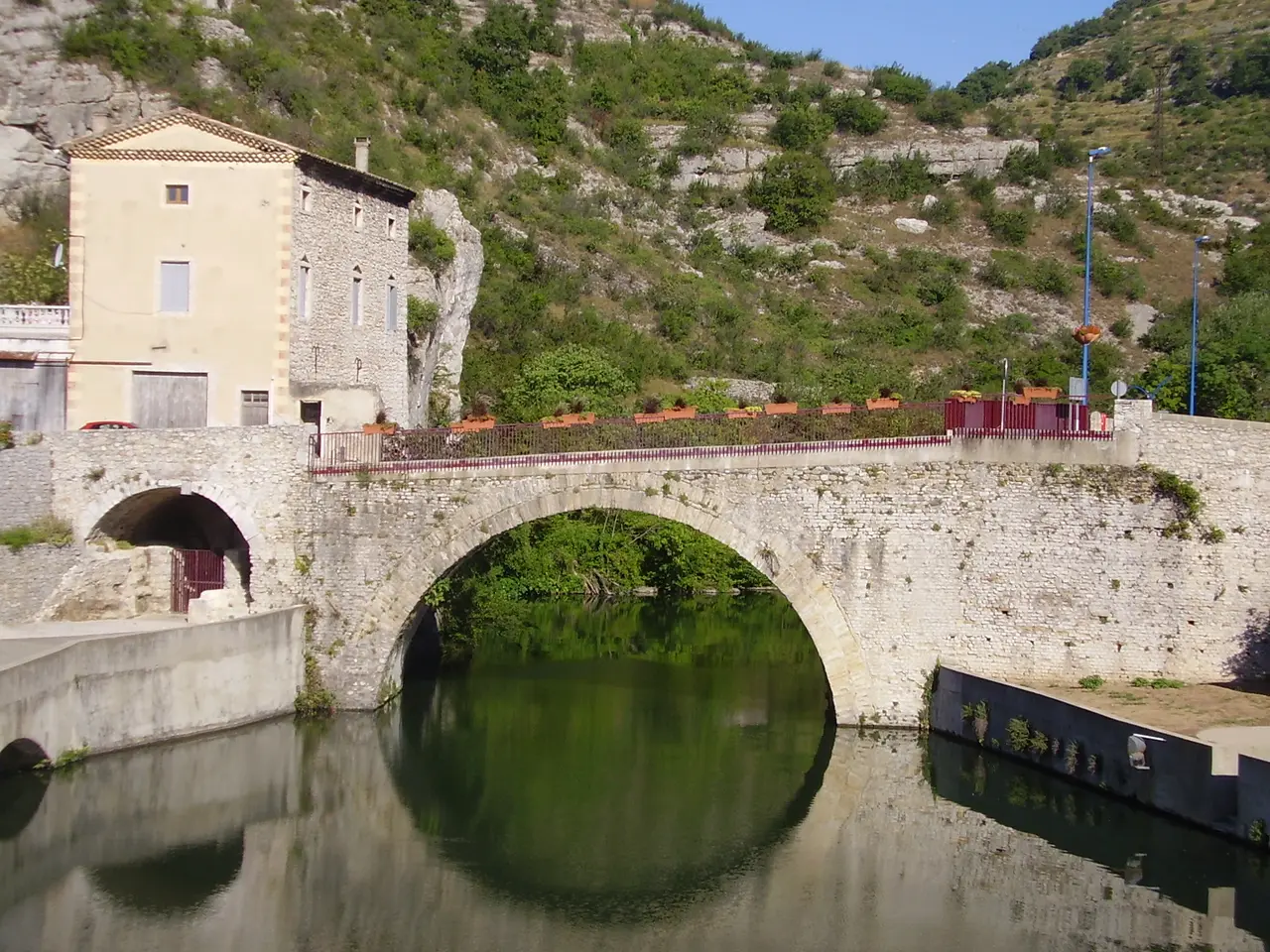 Pont romain. Le Pouzin (Ardeche, France) 1